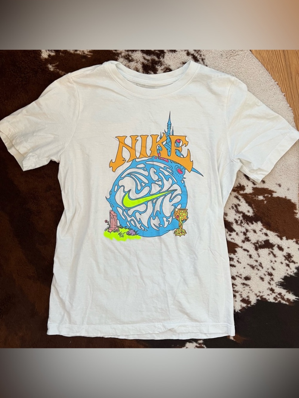 2022 The Nike Tee Mystic Magic Shirt in White | DR7986 Gage Lindsten | Sz: L